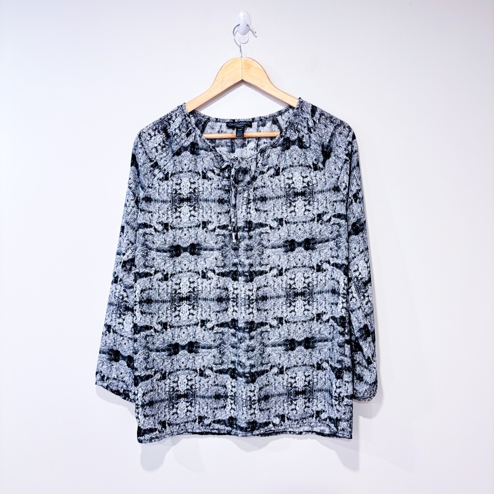 CHICAGO EXCLUSIVE Flowy black and white‎ top